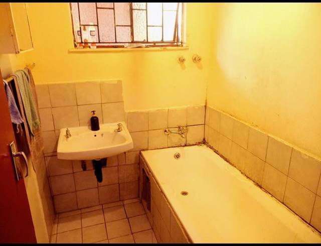 3 BEDROOM HOUSE FOR SALE IN LENASIA SOUTH